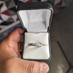 14k White Gold And Diamond Ring