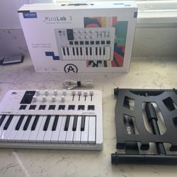Arturia Minilab 3 + Stand + Pedal 