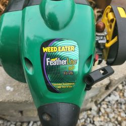 Weed Eater Featherlite Plus 21cc Gasoline Powered Weed Trimmer 