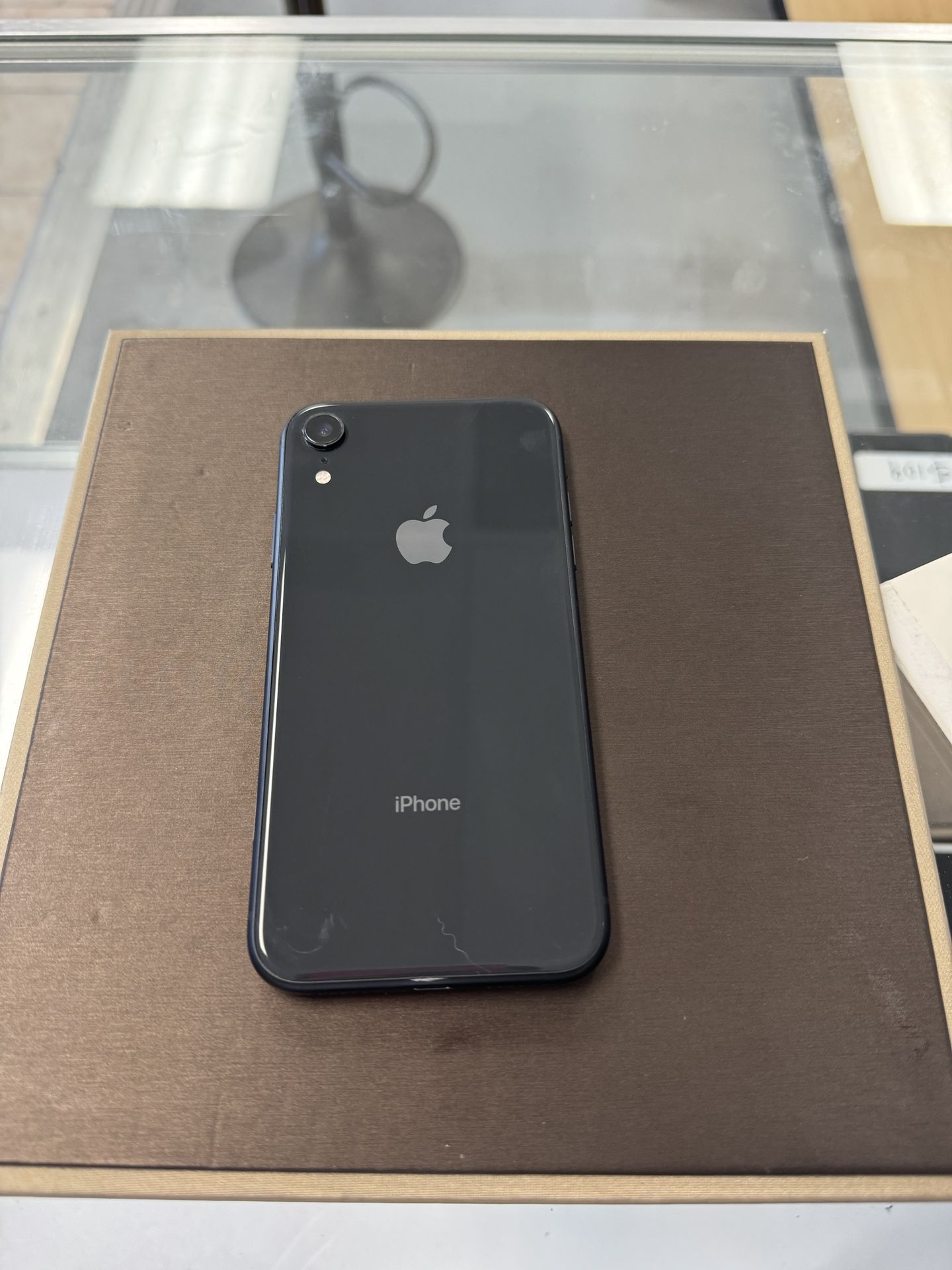 iPhone XR 64GB Unlocked Any Carriers Like New for Sale in Anaheim