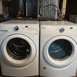 Whirlpool. Washer And Dryer Stackable Electric 