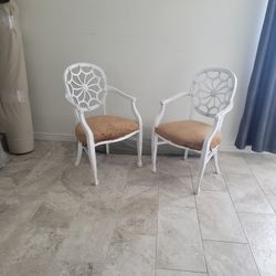 2 Vintage Chairs 