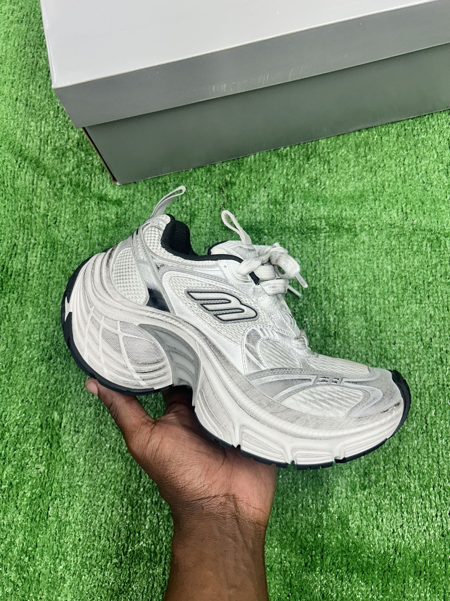 Balenciaga 10XL SNEAKER IN WHITE/BLACK
