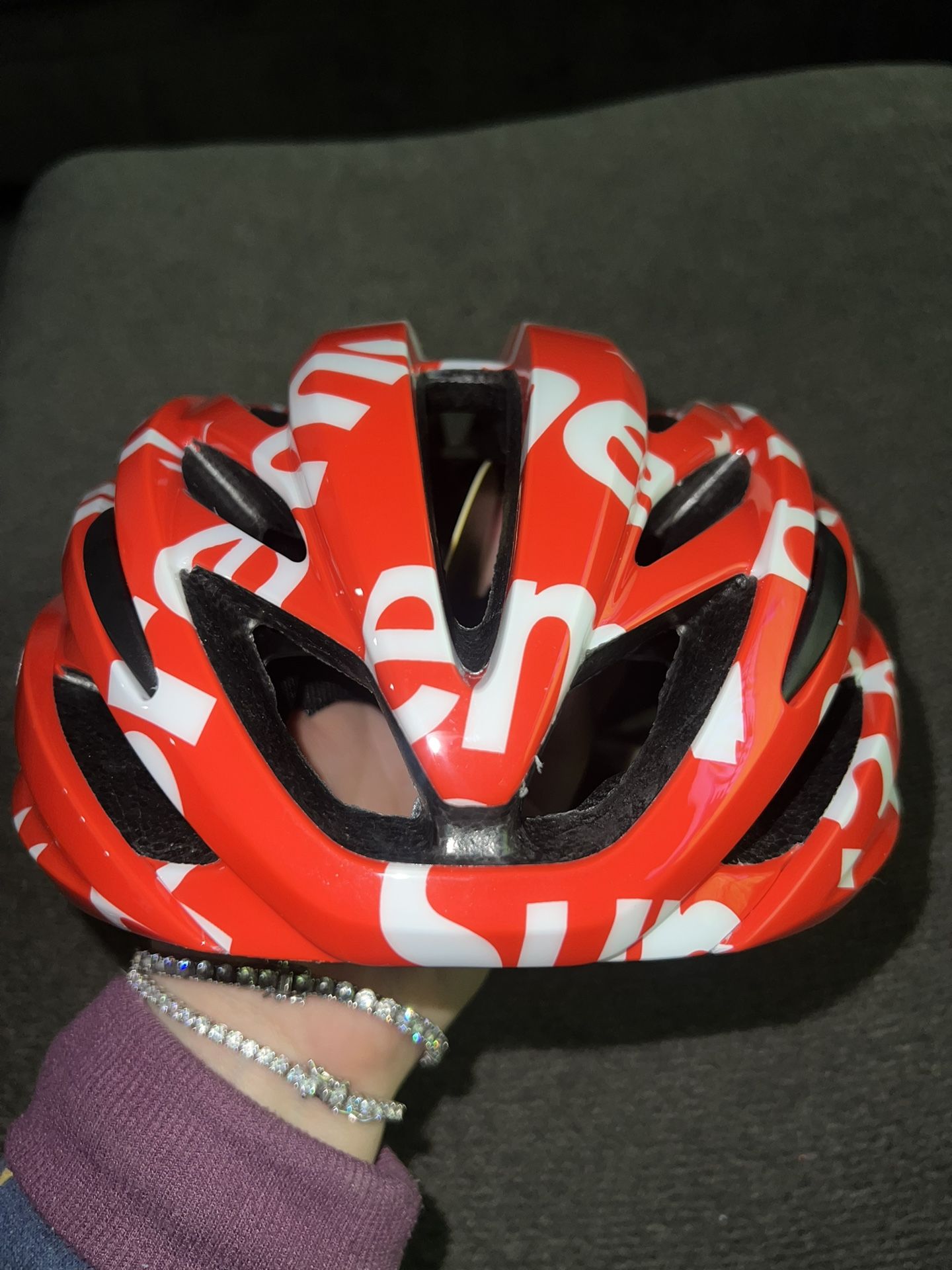 RED SUPREME GIRO SYNTAX MIPS HELMET (S) for Sale in San RED SUPREME GIRO SYNTAX MIPS HELMET (S) for Sale in San