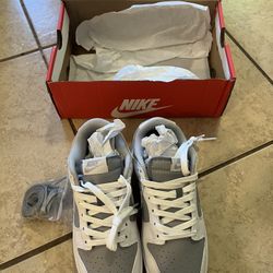 BRAND NEW Men’s  Dunk Low Size 8 
