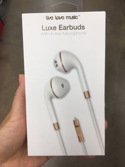 NWT White Luxe earbuds with in-line microphone