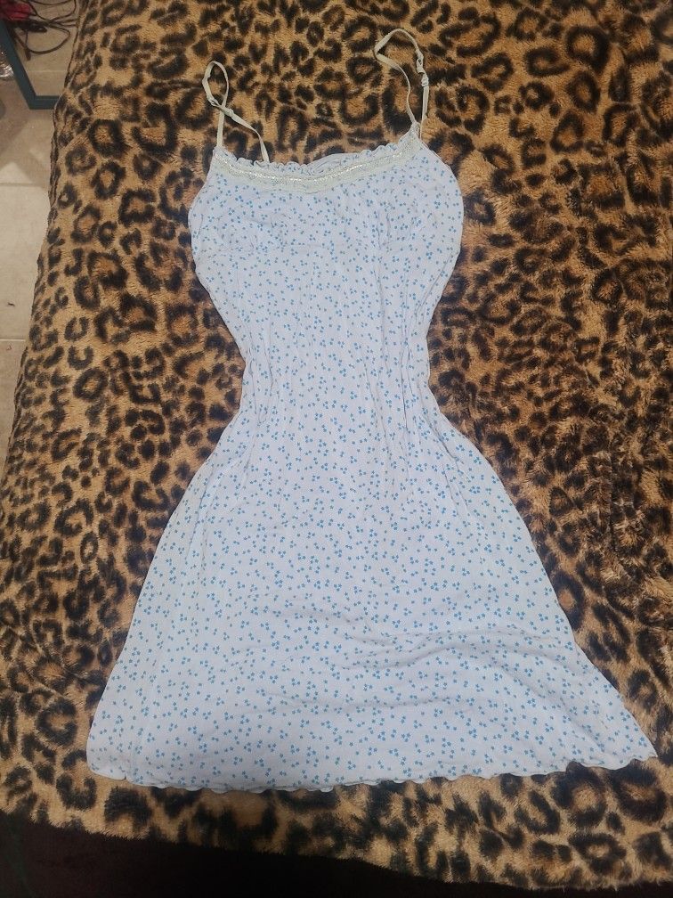 GapBody baby blue nightgown with dark blue stars