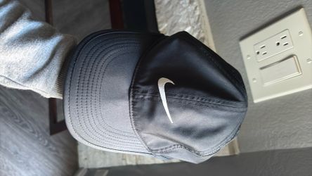 Nike woman’s black hat