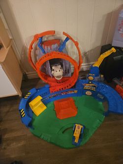 Hot Wheels Monster Trucks T-Rex Volcano Play Arena with Loop