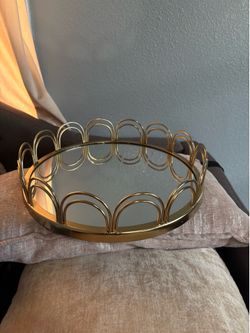 Decorative gold trays.