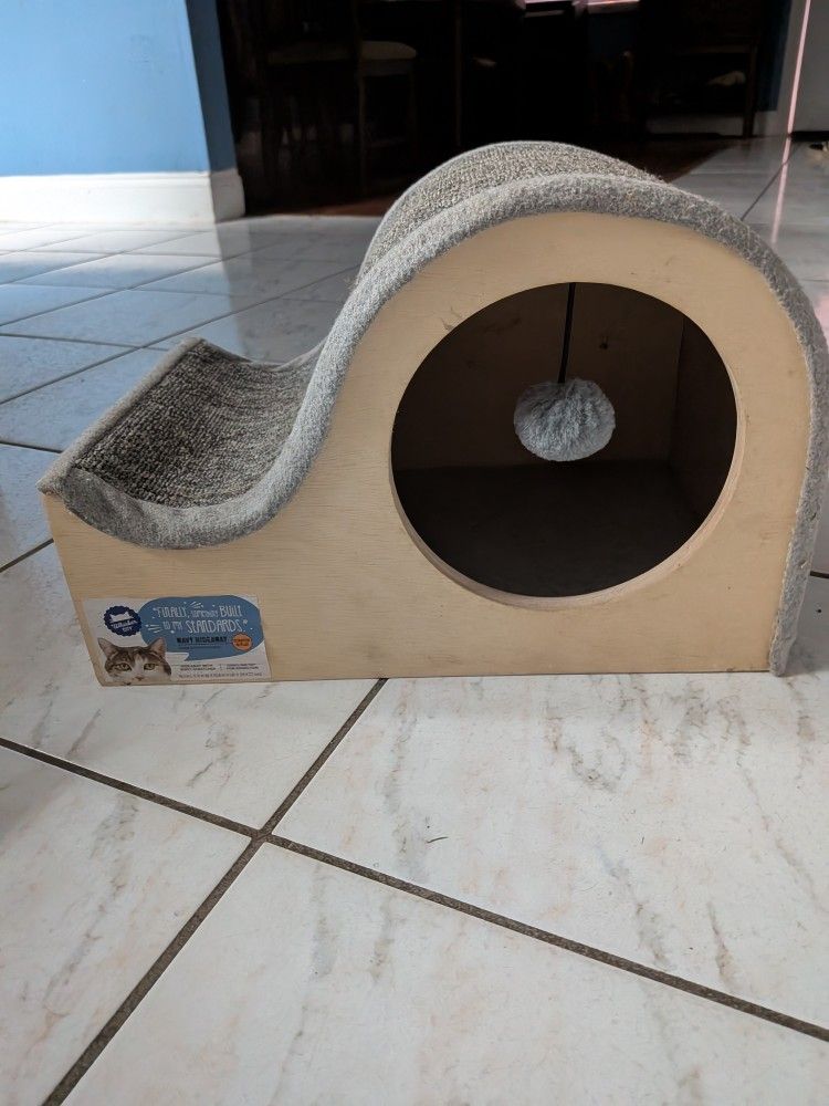 Small Cat Play House Brand New!!!!