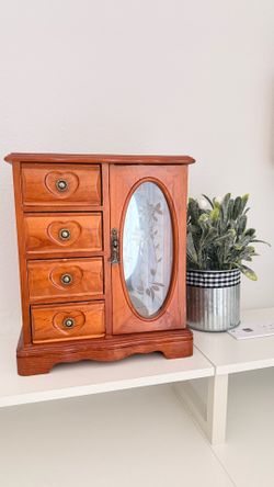 Jewelry storage