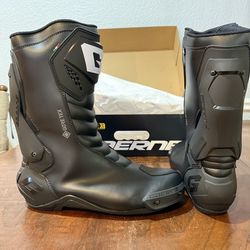 MOTORCYCLE RIDING BOOTS