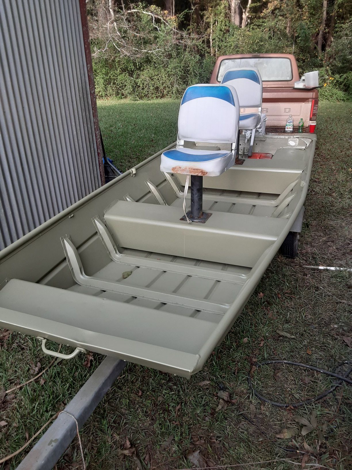 Photo Lowe 12ft Jon boat and trailer
