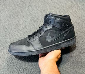Jordan 1 Mid ‘Triple Black’ 2014 (Sz 9M/10.5W)