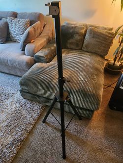TRIPOD STAND
