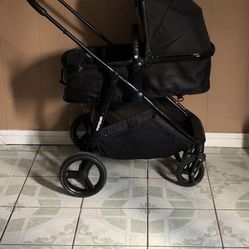 LIKE NEW MOMPUSH STROLLER AND BASSINET 2 IN 1