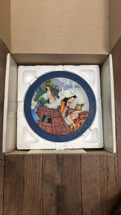 PETER PAN DISNEY 3D RELIEF COLLECTOR PLATE "IT'S THE CROC TIC-TOC-TIC-TOC" + COA