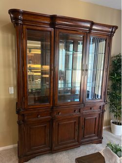 Hooker wood china cabinet hutch