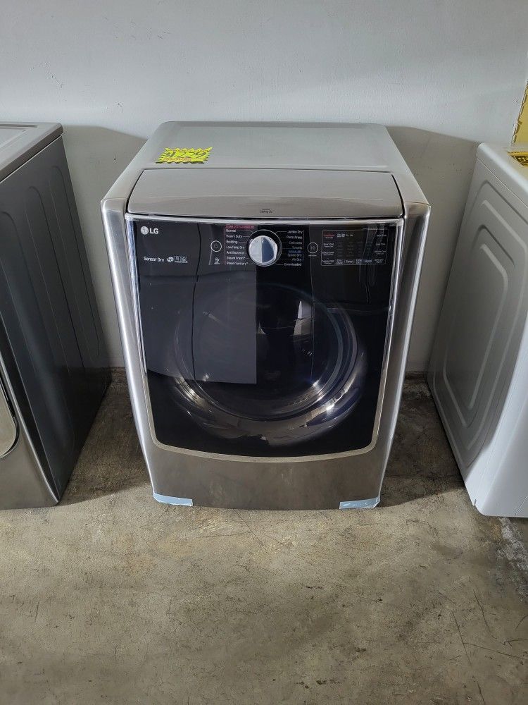 New LG Mega Capacity Gas Dryer 9.0 Cubic Feet