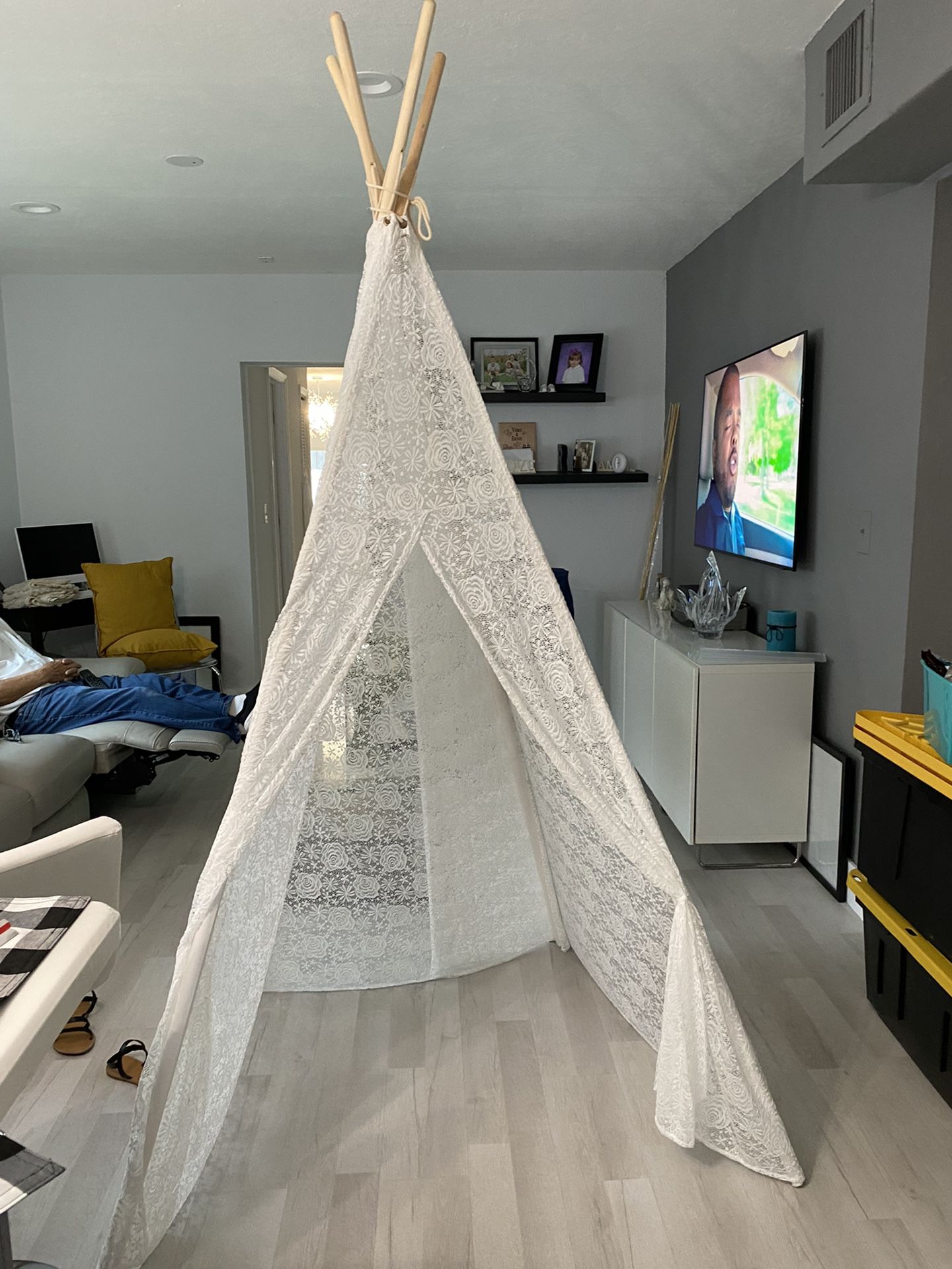 Teepee HUD From Tiny Land. Used One Time