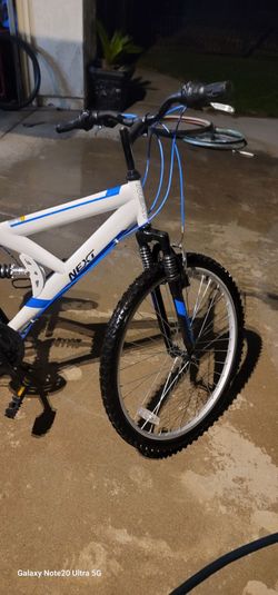 Super Clean 26" 7 speed mountain bike new condition firm price