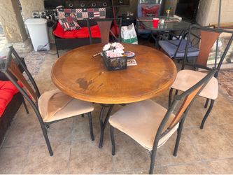 Table /4 chairs