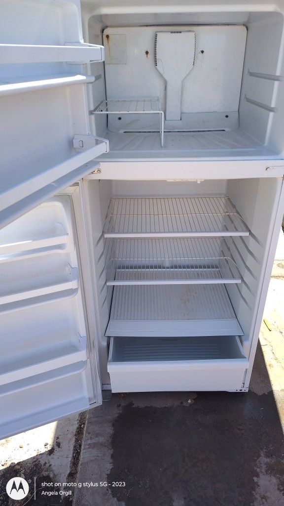 Whirlpool Refrigerator-Works Great,clean & Reliable