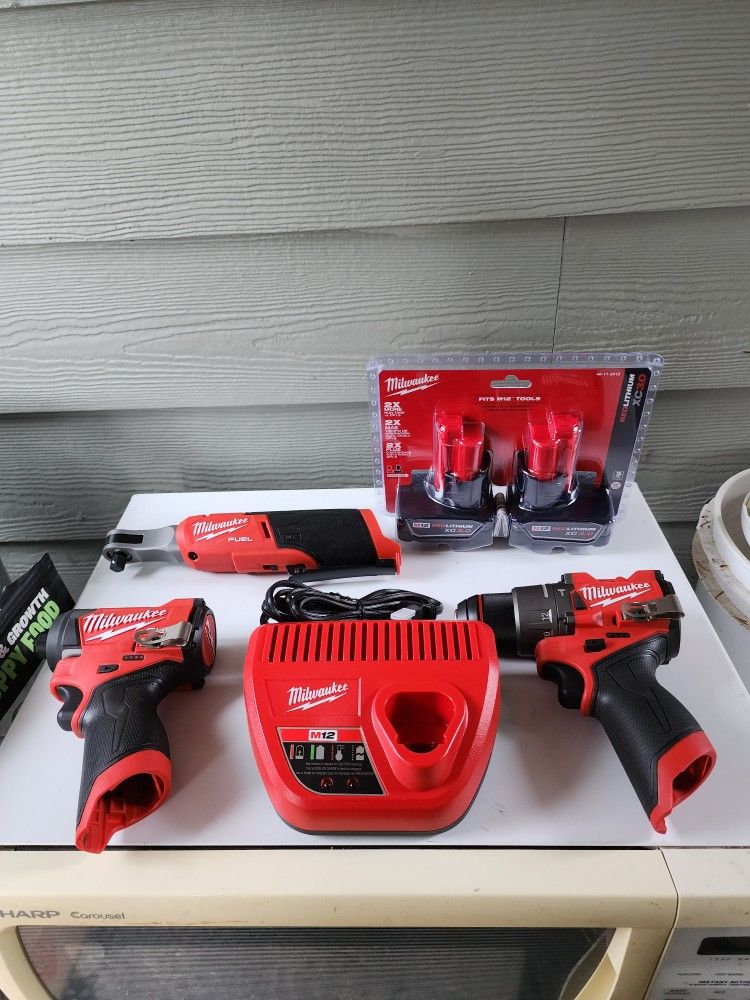 Milwaukee M12 Fuel Impact/Drill/3/8 Ratchet +2 3.0 Batteries 