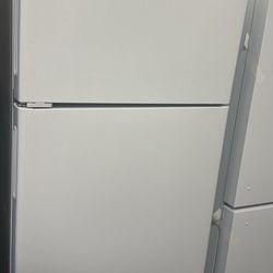 GE 16.6 Top Freezer New 60% cheaper then Retail 