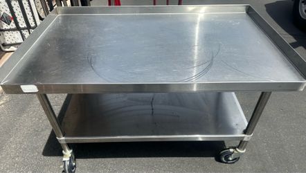 Stainless steel prep table