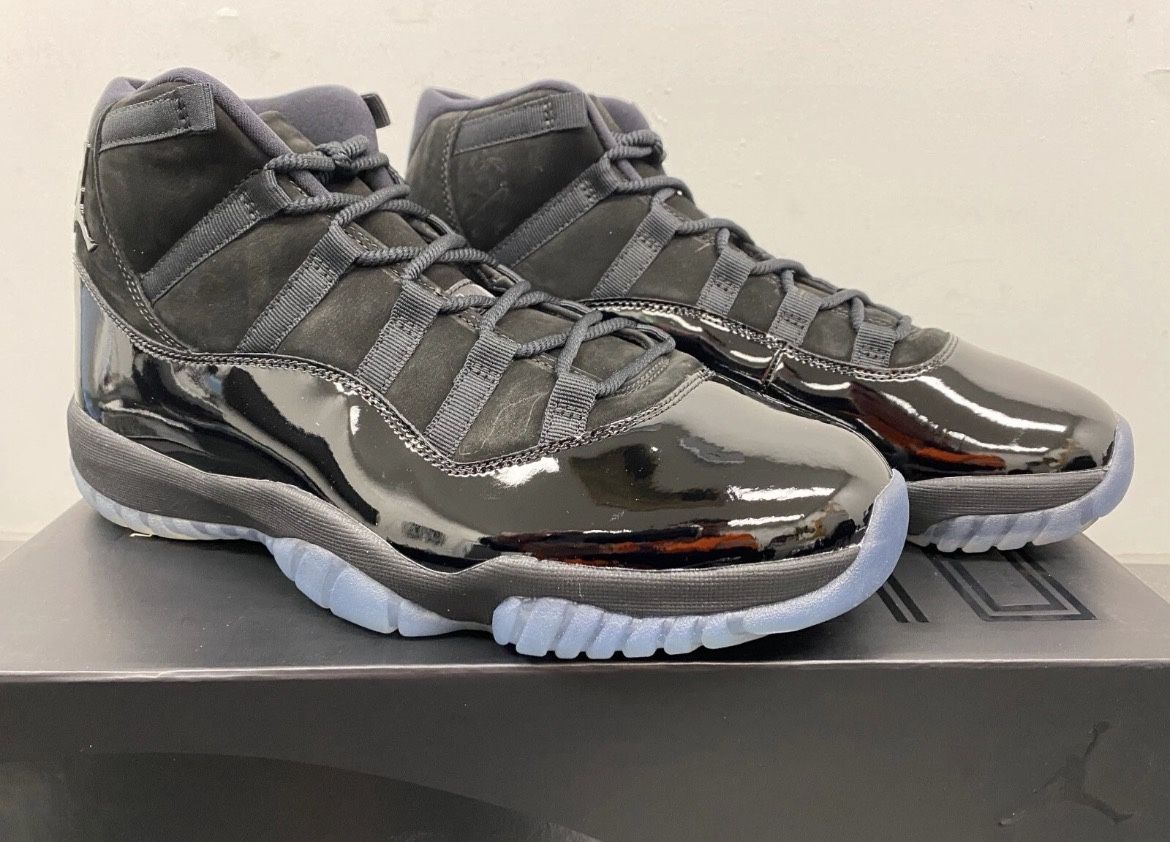 JORDAN 11 CAP N GOWN