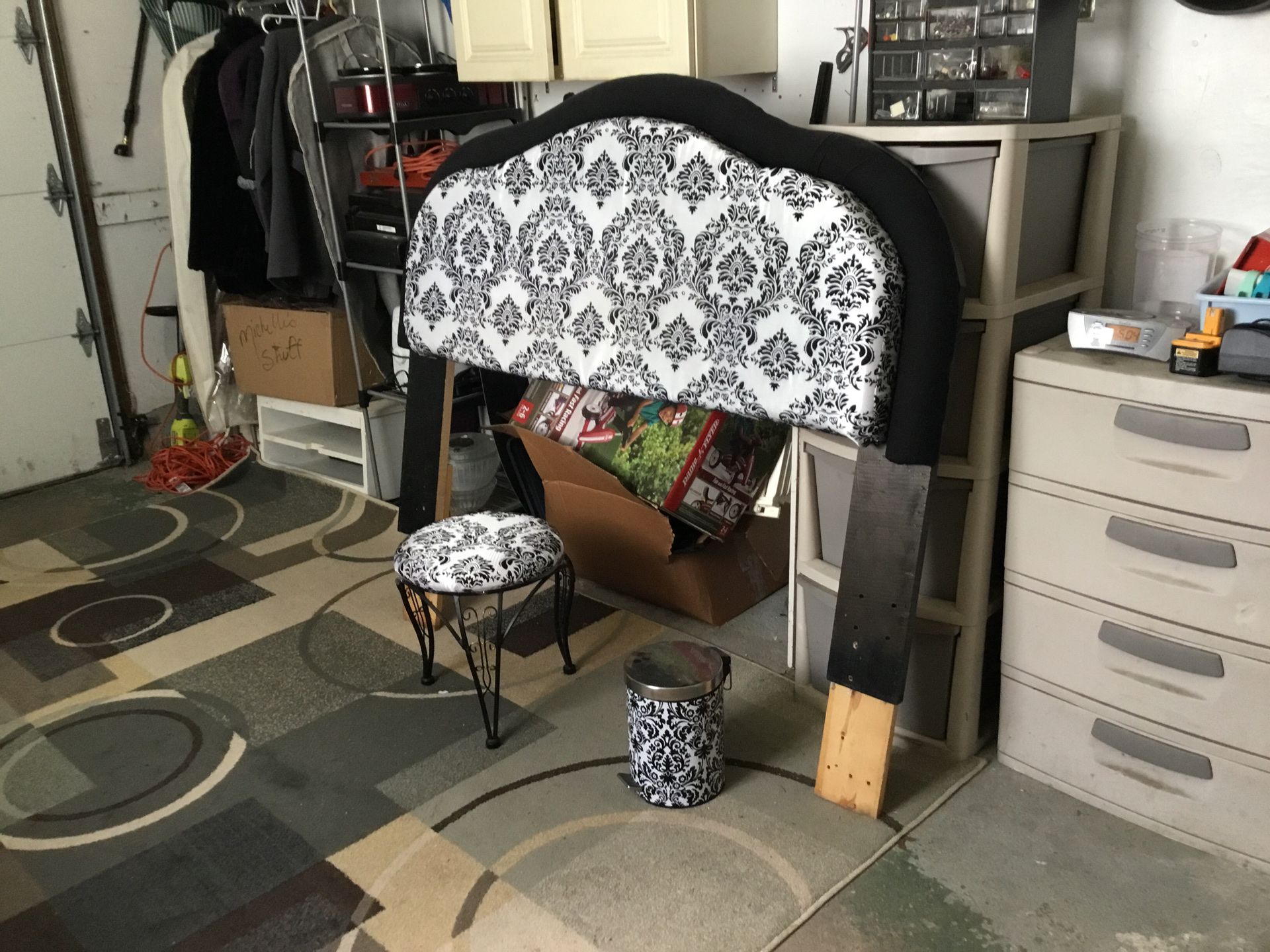 Nice full size headboard, waste basket and chair in beautiful black and white. Selling set for 50.00