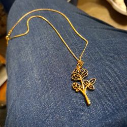 Gold  Chain With Rose Pendant 