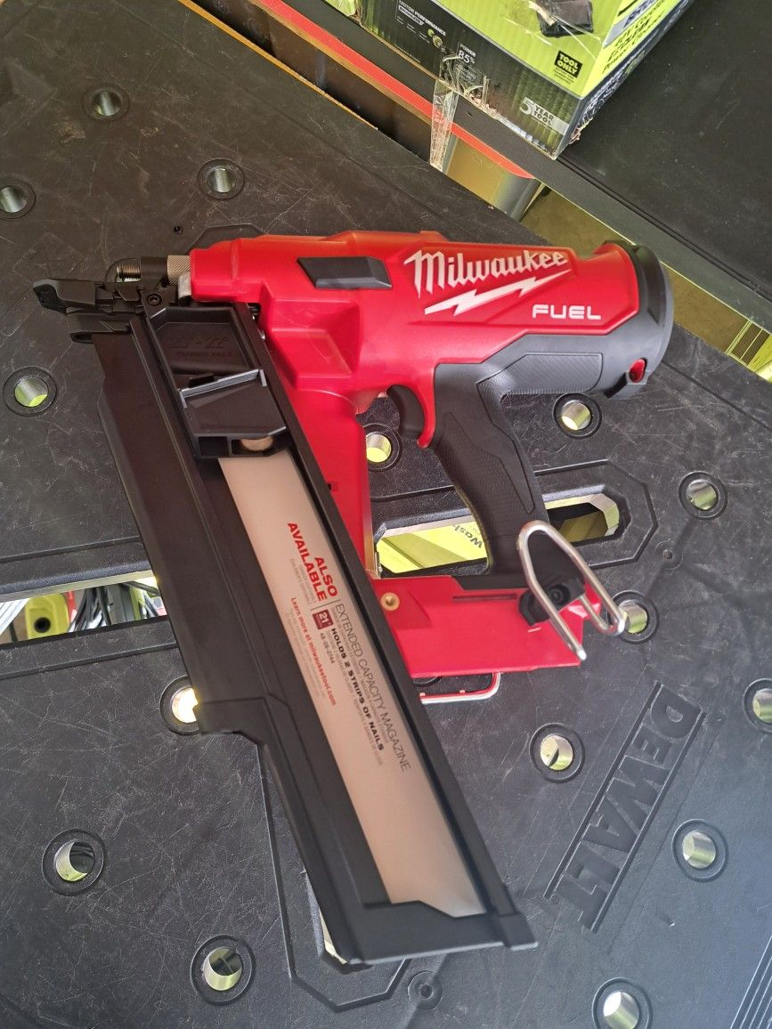 Milwaukee
M18 FUEL 3-1/2 in. 18-Volt 21-Degree Lithium-Ion Brushless Cordless Framing Nailer (Tool-Only)