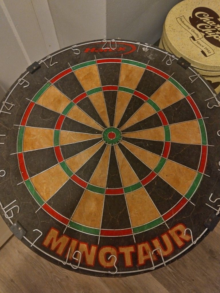 Dart board 
