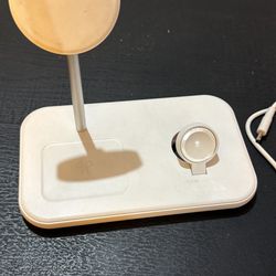 Best Buy essentials™ - 3-in-1  7.5W Magnetic Wireless Charger For Apple Products