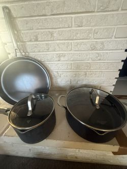 Set of 3 Calphalon Classic Nonstick Includes fry pan, two pots with glass lids Large pot 5 quart Medium pot 2.5 quarts Only one pot price on Walmart w