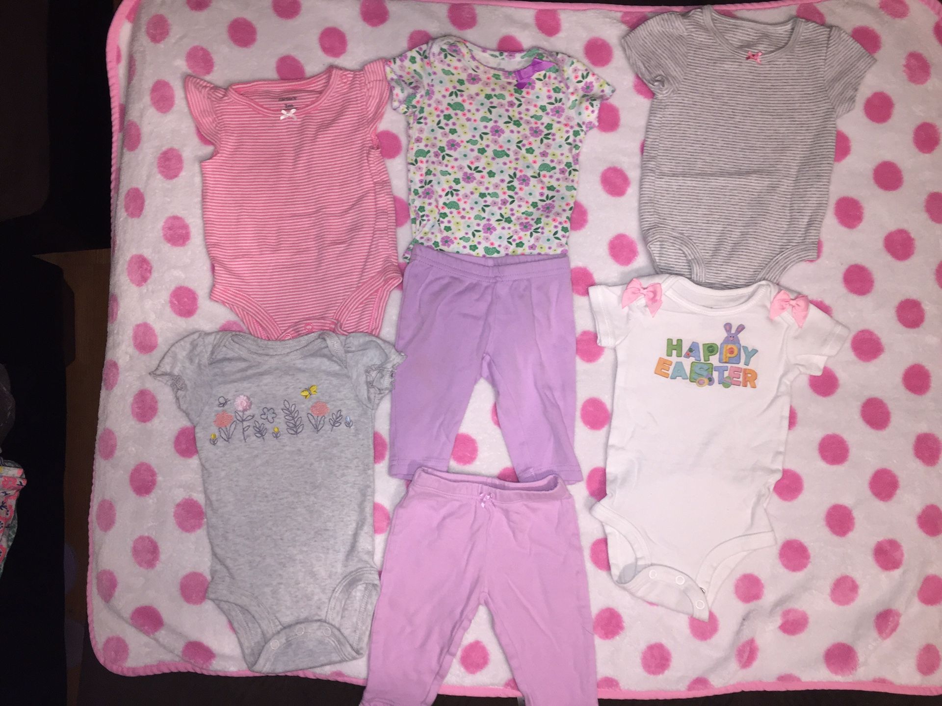 7 pc. 0-3 baby girl clothes asking $2