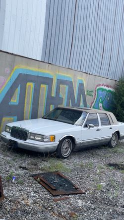 1993 Lincoln towncar (blown engine i think)