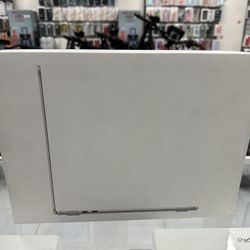 Macbook Air 13” M3 Chip 8GB/256GB! Finance For $50 Down Payment!!