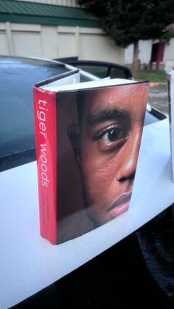 Tiger Woods Biography by Jeff Benedict and Armen Keteyian