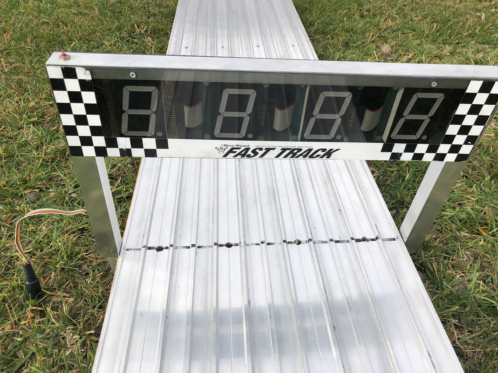 Cub scouts aluminum pinewood derby track with digital finish line for