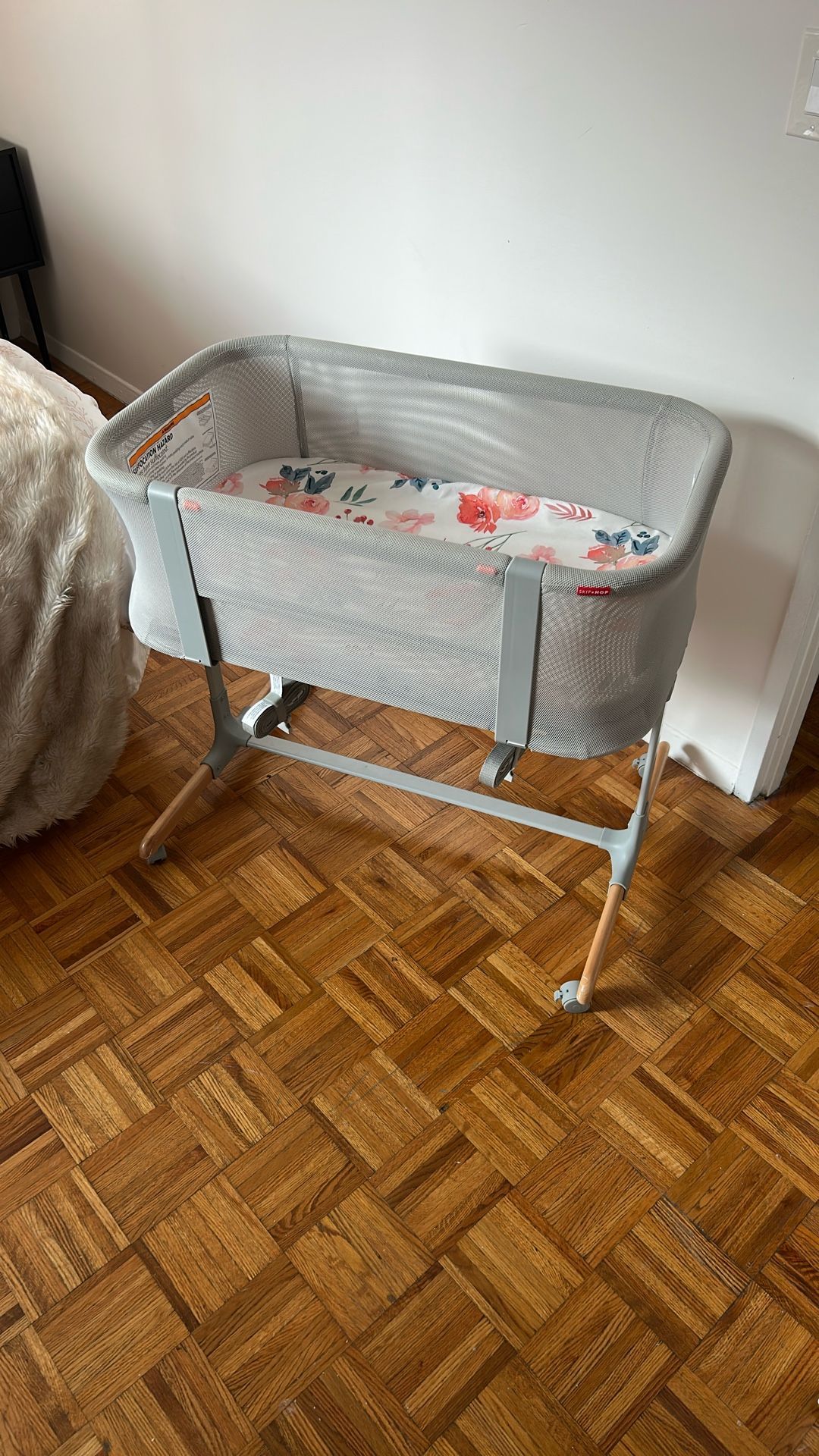 Skip Hop Cozy-Up 2-in-1 Bedside Sleeper and Bassinet