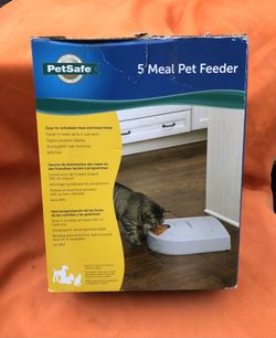 Pets 5 Meals Feeder 
