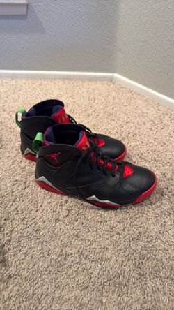 Air Jordan 7 Marvin the Martian Sneakers
