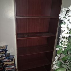 2 Bookshelves 
