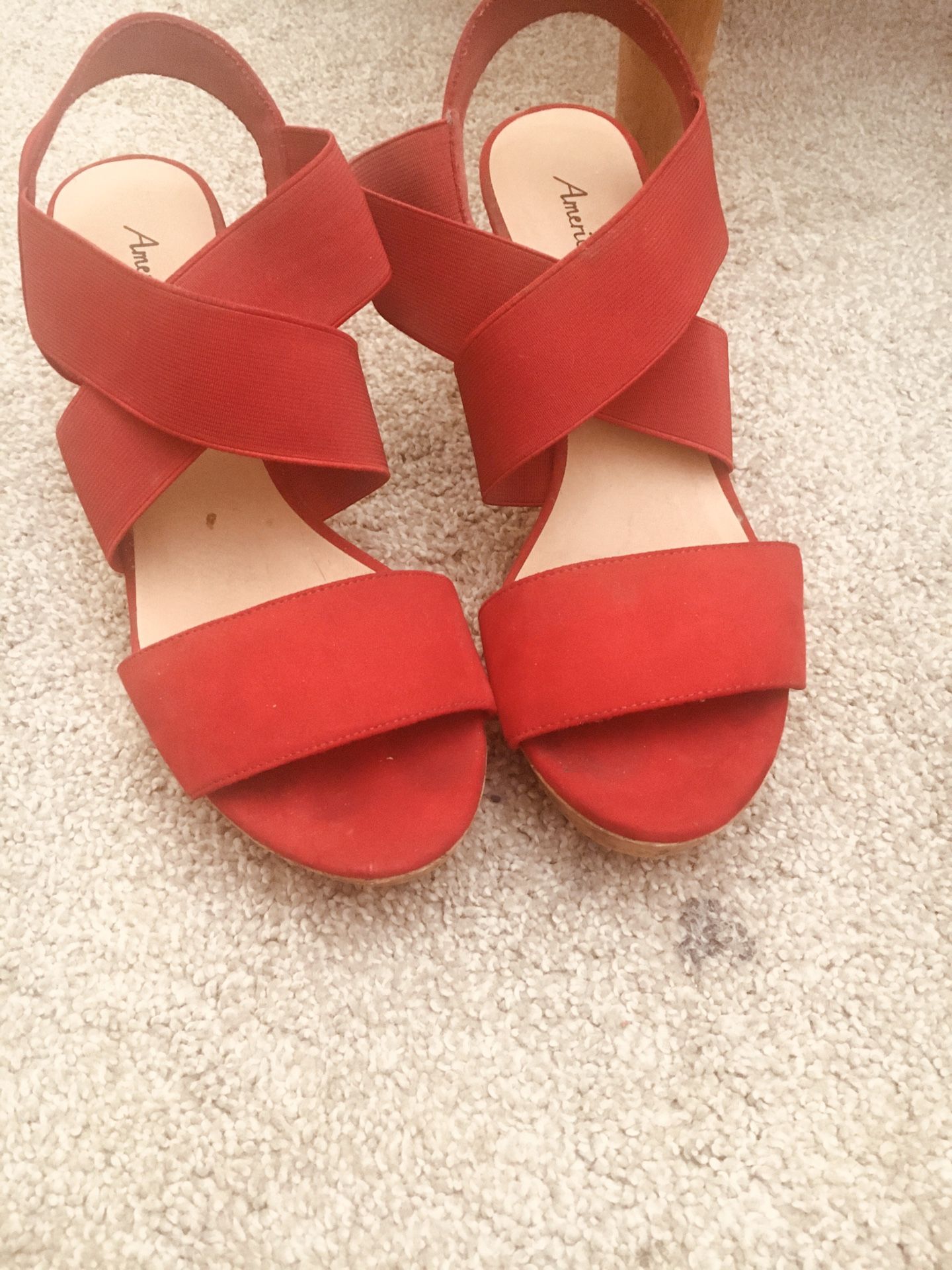 9 1/2 Red American Eagle wedges (like new)