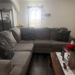 Sofá Set $250.00 Moving To Another State Need To Sell In Good Condition 