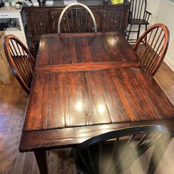 Mahogany Dinning Room Table And 8 Chairs.